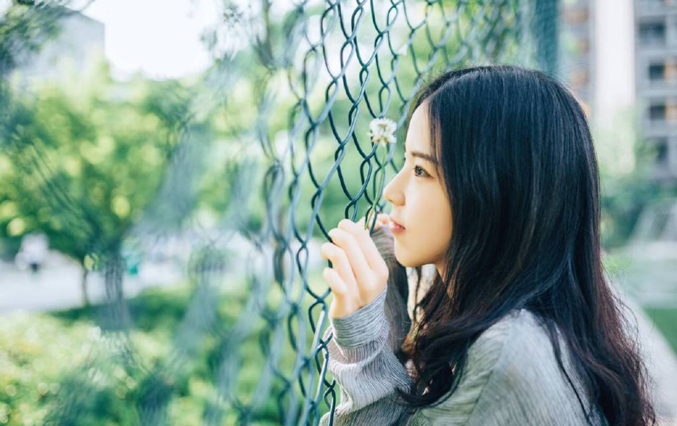 两个女人的私聊，吕布自然没兴趣知道，周瑜的死虽然跟自己没关系，不过周瑜这一死，江东跟荆州的关系就微妙了，至少这个从一开始就不怎么可靠地联盟，现在算是彻底废了，他该考虑下一步怎么走了。